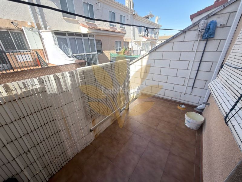 Foto b705bbd8-bda0-49f8-bc82-8b20f27d6e7b. Casa adossada amb aparcament a Montesol - Mejostilla Cáceres