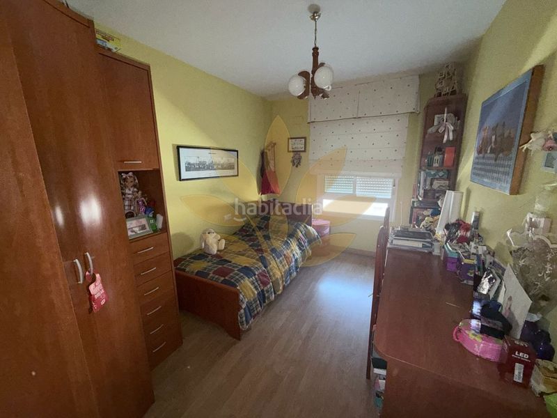 Foto b93b0af8-5867-4d32-aee2-5454a6fda6de. Casa adossada amb aparcament a Montesol - Mejostilla Cáceres