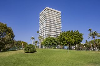 Apartament en R�o Real. Apartamento cuidadosamente reformado en la ic�nica torre de r�o