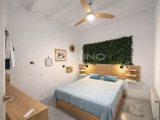 Pis a St. Pere - Sta. Caterina - El Born. Vive el born desde una calle peatonal piso exterior con balc�n y