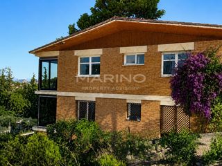 Haus in Montmar. Montemar, can roca, castelldefels com jardin e piscina.