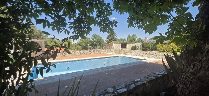 Foto 341a0aff-b6fb-47f2-a0bf-7f1c762da763. Xalet amb xemeneia calefacció aparcament piscina a Nuevo Baztán