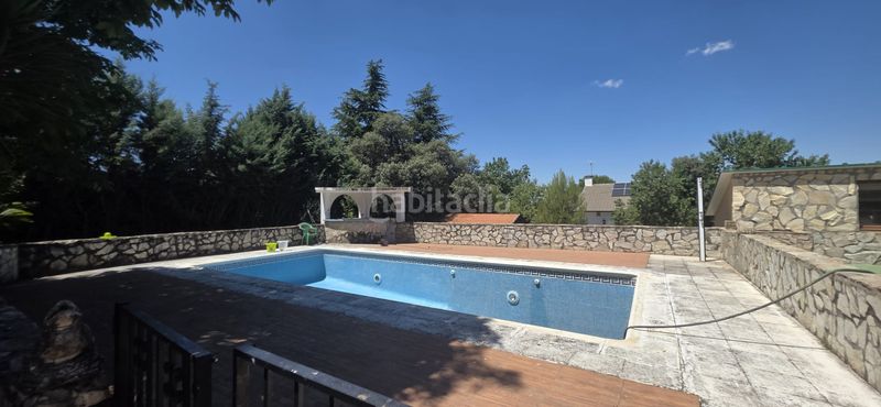Foto 9056bfcb-e576-4690-95e3-9bd5a9f17175. Xalet amb xemeneia calefacció aparcament piscina a Nuevo Baztán
