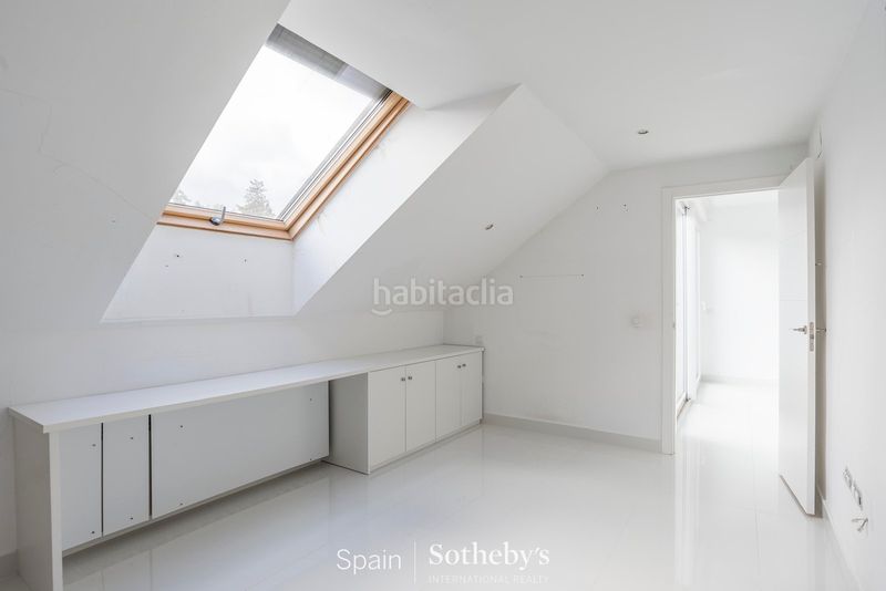 Foto 1ae2fbdd-8a43-44e7-b7ae-f8e754081d27. Casa villa de 6 dormitorios , madrid en urbanización La Moraleja La Moraleja
