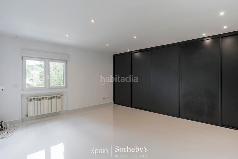 Foto 64e89eec-9beb-4da7-b180-13a846bca1c0. Casa villa de 6 dormitorios , madrid en urbanización La Moraleja La Moraleja