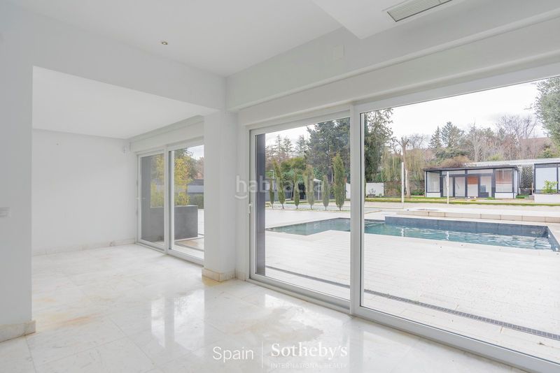 Foto 8ef47ffe-f1b0-43e4-a1b6-e5ef7283755a. Casa villa de 6 dormitorios , madrid en urbanización La Moraleja La Moraleja