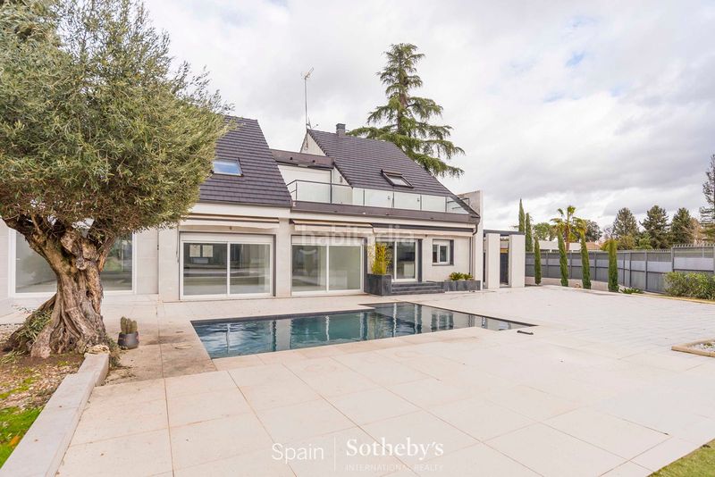 Foto a88d7f18-27a1-4af0-a069-f8f5c451fb4a. Casa villa de 6 dormitorios , madrid en urbanización La Moraleja La Moraleja