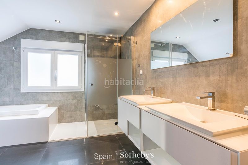 Foto aae35ea6-4805-4ee6-a36c-0bf16f94a7d6. Casa villa de 6 dormitorios , madrid en urbanización La Moraleja La Moraleja