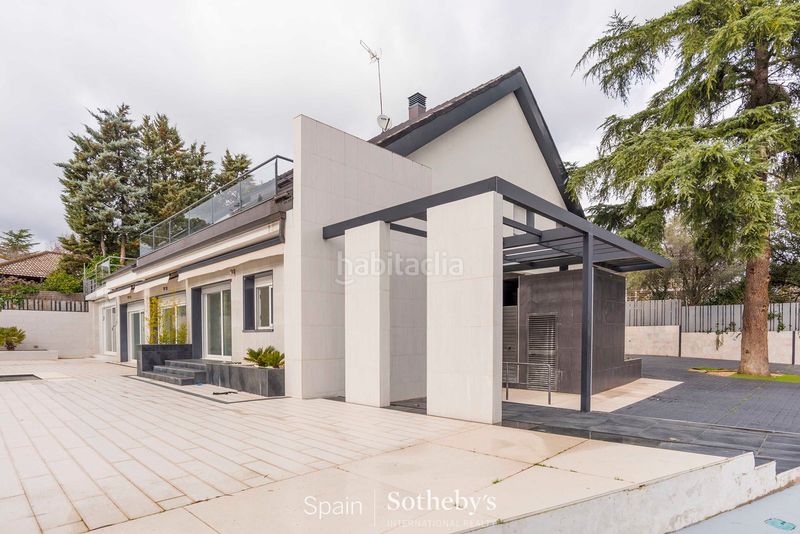 Foto ab718127-f0f7-42a5-bddc-2cac16a19194. Casa villa de 6 dormitorios , madrid en urbanización La Moraleja La Moraleja