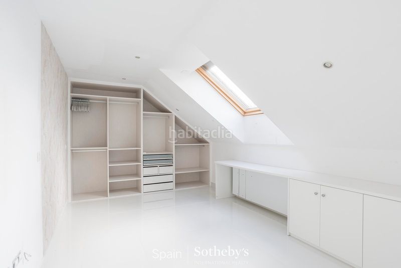 Foto b94d6e8d-72f3-42cb-9655-99f0c74cd4e5. Casa villa de 6 dormitorios , madrid en urbanización La Moraleja La Moraleja