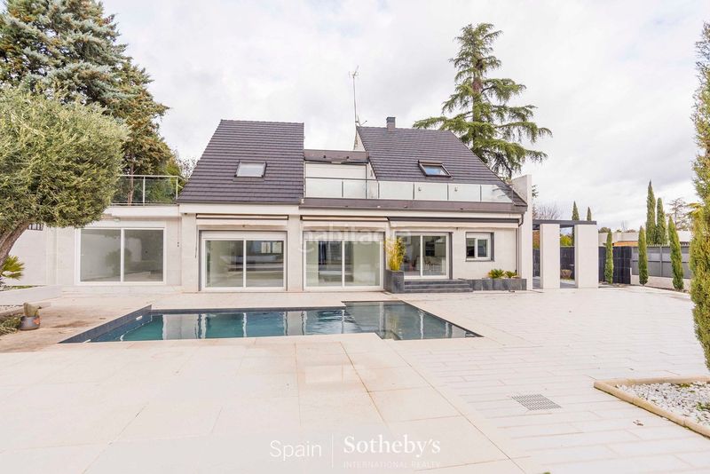 Foto bf835c27-fb50-4224-a9e2-6374161deb84. Casa villa de 6 dormitorios , madrid en urbanización La Moraleja La Moraleja
