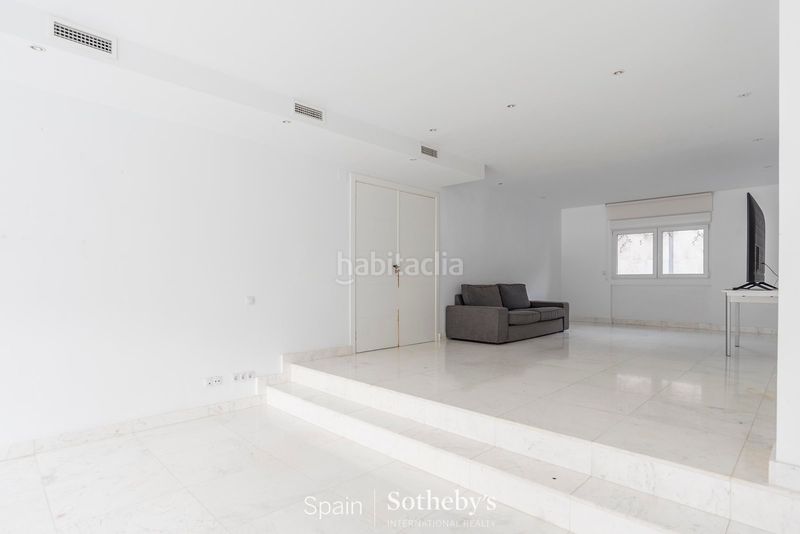 Foto c547520e-4d16-44c3-bc51-cc589589bf82. Casa villa de 6 dormitorios , madrid en urbanización La Moraleja La Moraleja
