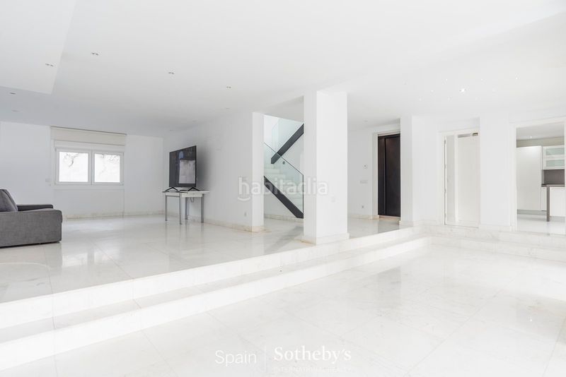 Foto c81c80df-4fae-4c31-a502-3e40e3ff3ed8. Casa villa de 6 dormitorios , madrid en urbanización La Moraleja La Moraleja