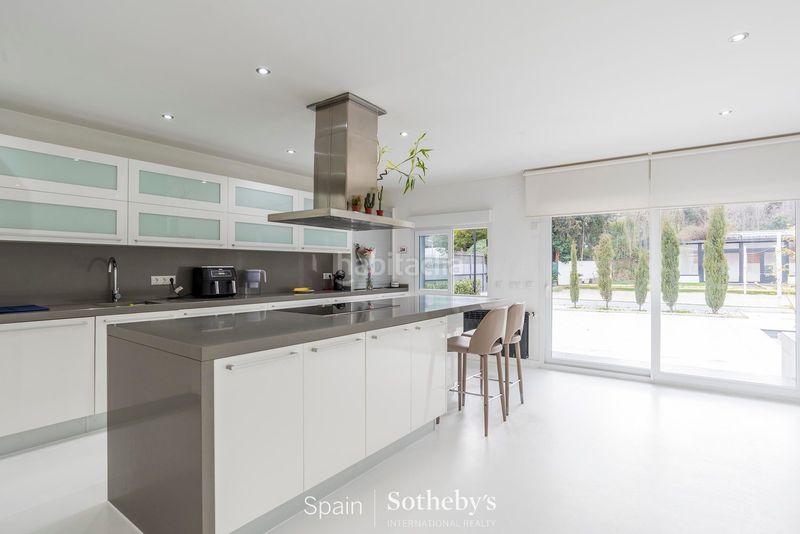 Foto d82e81f3-c835-4c35-b020-18611a590ed1. Casa villa de 6 dormitorios , madrid en urbanización La Moraleja La Moraleja
