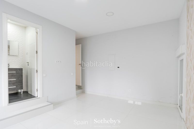 Foto edf65b3a-cd51-4df1-9365-58264ac74c8e. Casa villa de 6 dormitorios , madrid en urbanización La Moraleja La Moraleja