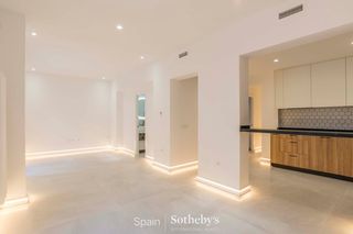 Apartament  Calle de benito gutiérrez. Bajo reformado con patio privado en argüelles