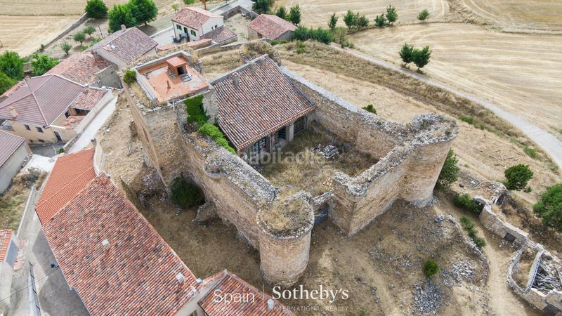 Foto b90f8733-2441-4229-8106-953acacb9348. Masia a Establés