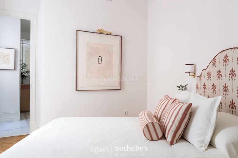 Foto 2b41e1d3-4251-4d73-9ba7-663dc2bf77ef. Apartament amb calefacció aparcament a Almagro Madrid