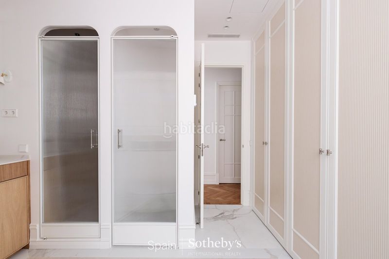 Foto 7b2f76ea-9e76-459d-a8c2-5e25a7f45c90. Apartament amb calefacció aparcament a Almagro Madrid