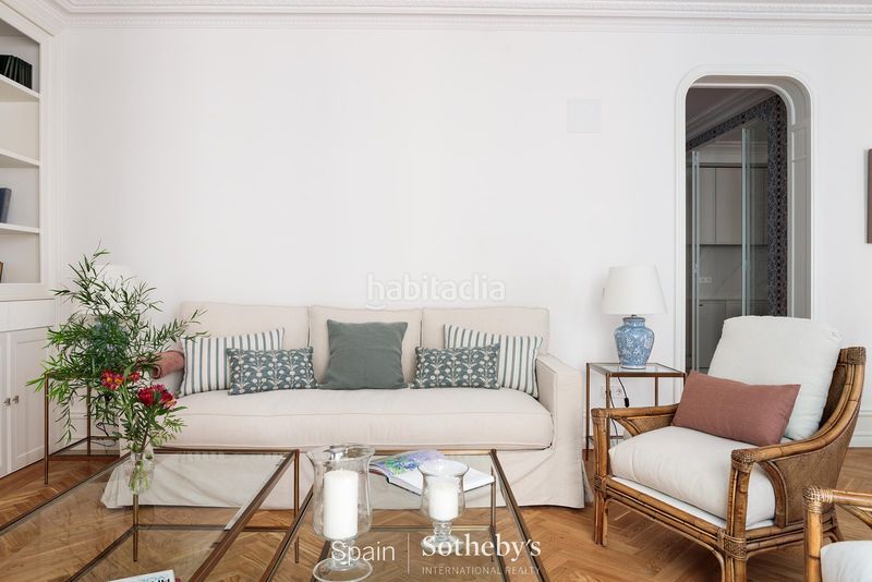 Foto a5766176-e905-482c-b6b0-565f0273810e. Apartament amb calefacció aparcament a Almagro Madrid