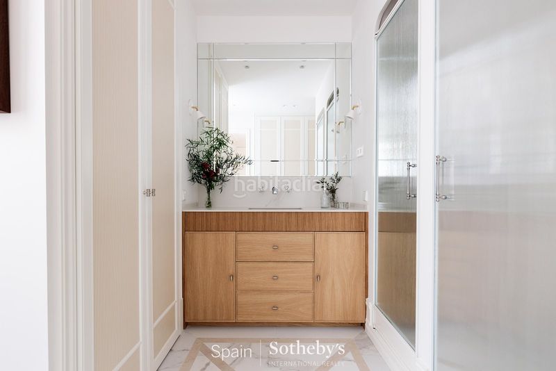 Foto b46bd9b1-4f11-45e3-abb5-236dbc71d1db. Apartament amb calefacció aparcament a Almagro Madrid