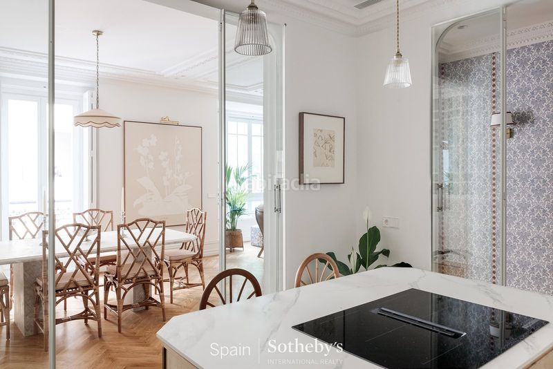 Foto df28c5a6-3cca-49fe-bfcb-e86afb4d8ea1. Apartament amb calefacció aparcament a Almagro Madrid