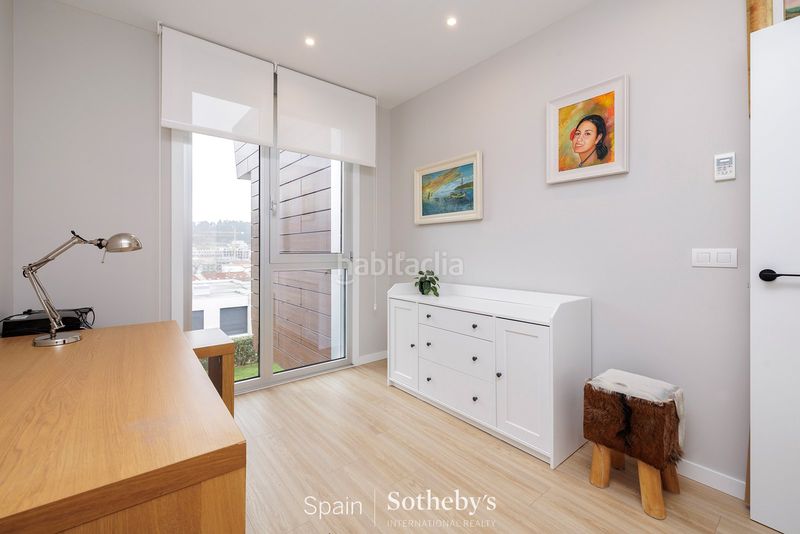 Foto 174c9a62-a42e-43e1-9ea2-c365190f938a. Casa aparellada amb aparcament piscina a Monte Porreiro Pontevedra