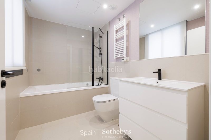 Foto f8af2732-f1d3-451d-8172-c9b6c9c43338. Casa aparellada amb aparcament piscina a Monte Porreiro Pontevedra
