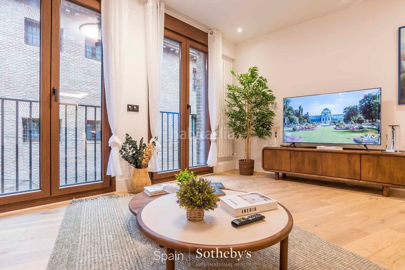 Foto f6f9ee59-fc52-44a5-9490-88db8f3f268c. Apartament a Cortes-Huertas Madrid