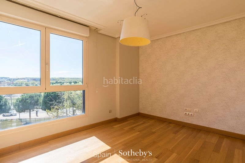 Foto 43c6123b-d859-4da4-863d-d9e529a424c6. Dúplex amb calefacció aparcament piscina a Prado de Somosaguas Pozuelo de Alarcón