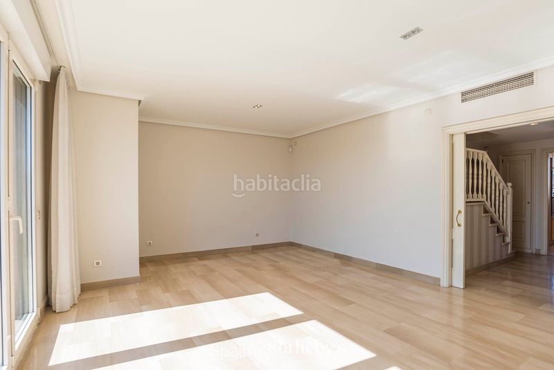 Foto 7b709e5b-3c89-49bd-ad39-e6ea04e13989. Dúplex amb calefacció aparcament piscina a Prado de Somosaguas Pozuelo de Alarcón