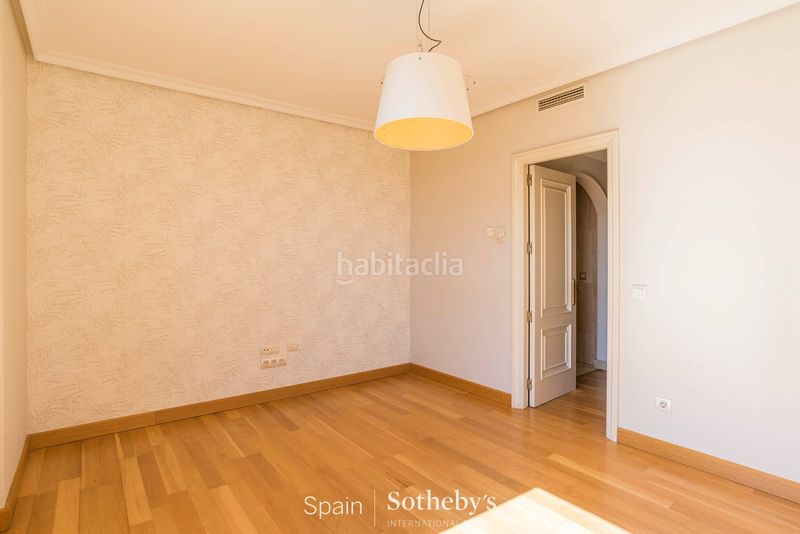 Foto aafe0650-acca-4b2b-89fa-7692c8ddb2e3. Dúplex amb calefacció aparcament piscina a Prado de Somosaguas Pozuelo de Alarcón