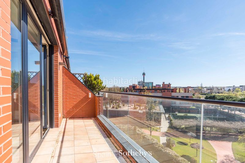 Foto c250f194-d539-4f0c-894e-febecb4e1c2c. Dúplex amb calefacció aparcament piscina a Prado de Somosaguas Pozuelo de Alarcón