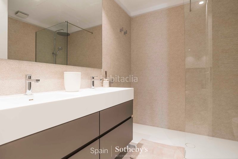Foto 9c37f2bb-e0ae-42af-8f6a-47b493210c60. Apartament amb calefacció aparcament a Castellana Madrid