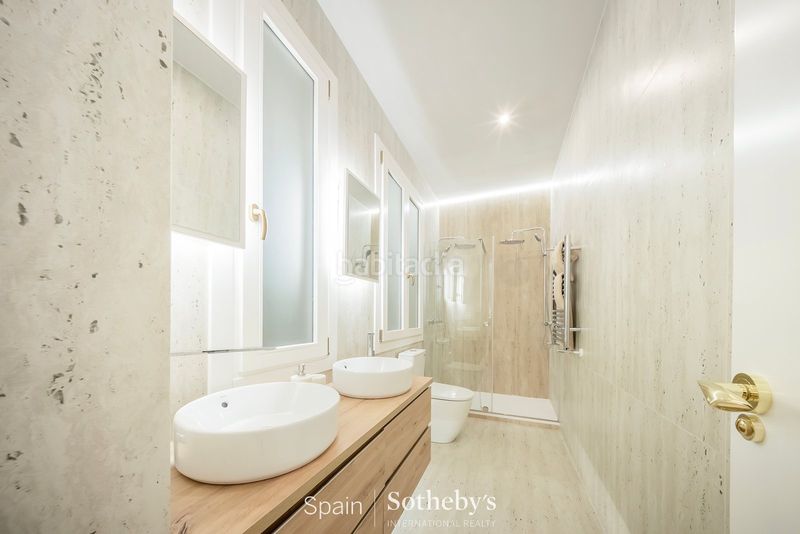 Foto 8841e33e-957d-4122-815b-42684a9d0927. Apartamento piso de 3 habitaciones en alfonso xii en Madrid