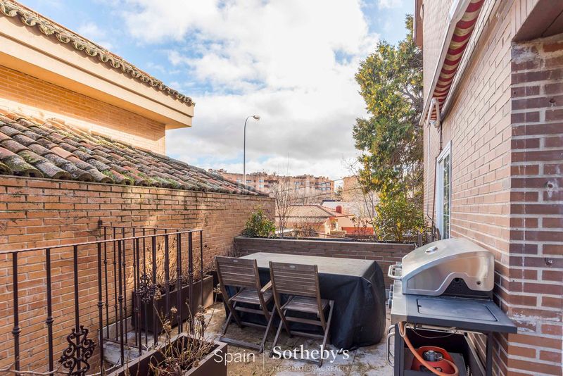 Foto 915760e8-f85f-4dcf-a2d1-8b10a1a26000. Casa pareada chalet adosado en pioveraconde orgaz en Madrid