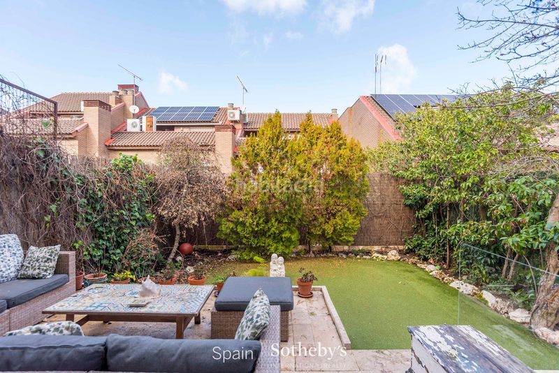 Foto fddc958e-3f08-45c6-91a0-574a489f51aa. Casa pareada chalet adosado en pioveraconde orgaz en Madrid