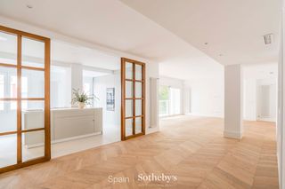 Apartament a Jerónimos. Piso de 3 habitaciones con terraza en jerónimos