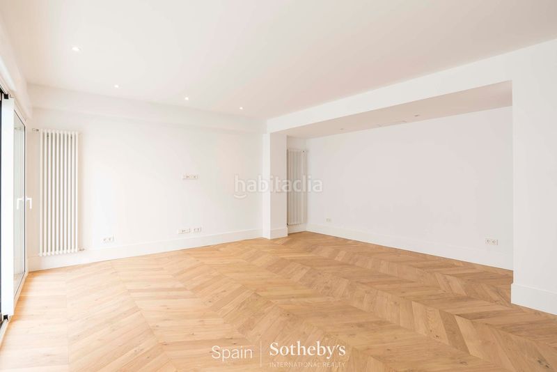 Foto 183c4bda-5045-4f73-a74d-8f30637eb585. Apartament amb calefacció aparcament a Jerónimos Madrid