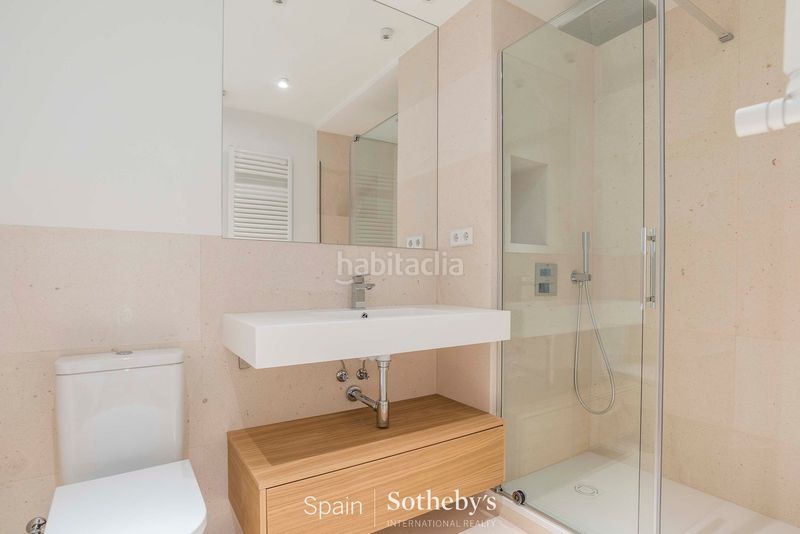 Foto 2b3aa711-a4d9-4dc4-9fa2-787d128ca663. Apartament amb calefacció aparcament a Jerónimos Madrid