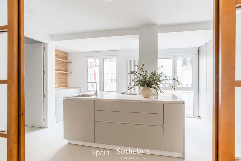 Foto 2e7ff565-badf-461a-8542-d77e9ced15ba. Apartament amb calefacció aparcament a Jerónimos Madrid