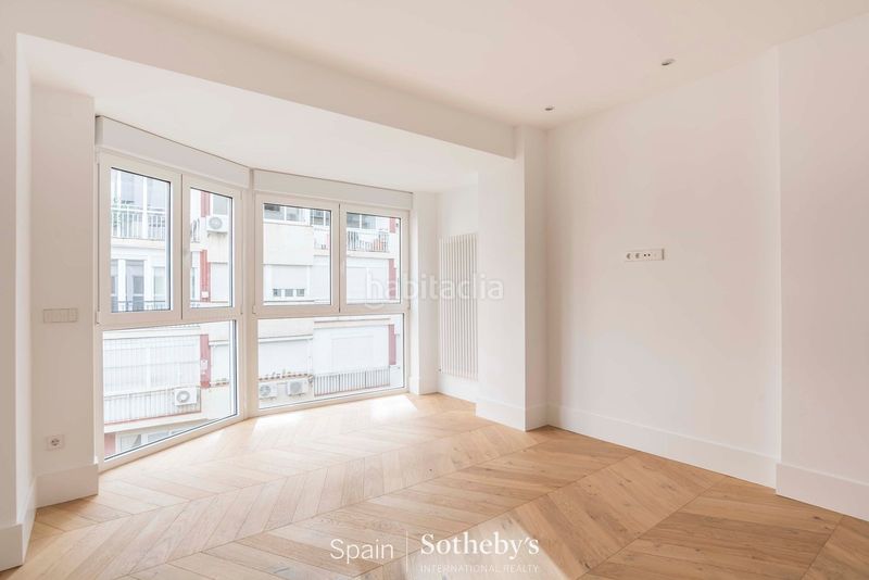 Foto 4288d818-a5f9-4e68-84da-c772378a22eb. Apartament amb calefacció aparcament a Jerónimos Madrid