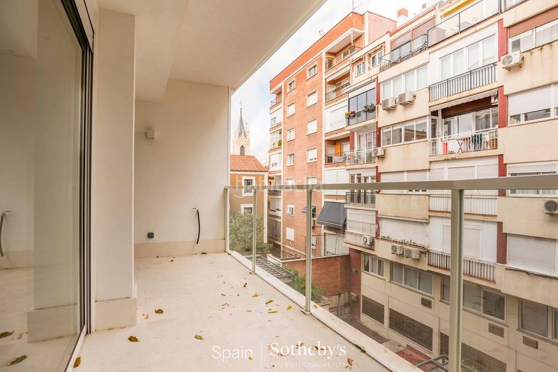 Foto 471db0ee-7b32-4b0b-9c71-3d97605501c2. Apartament amb calefacció aparcament a Jerónimos Madrid
