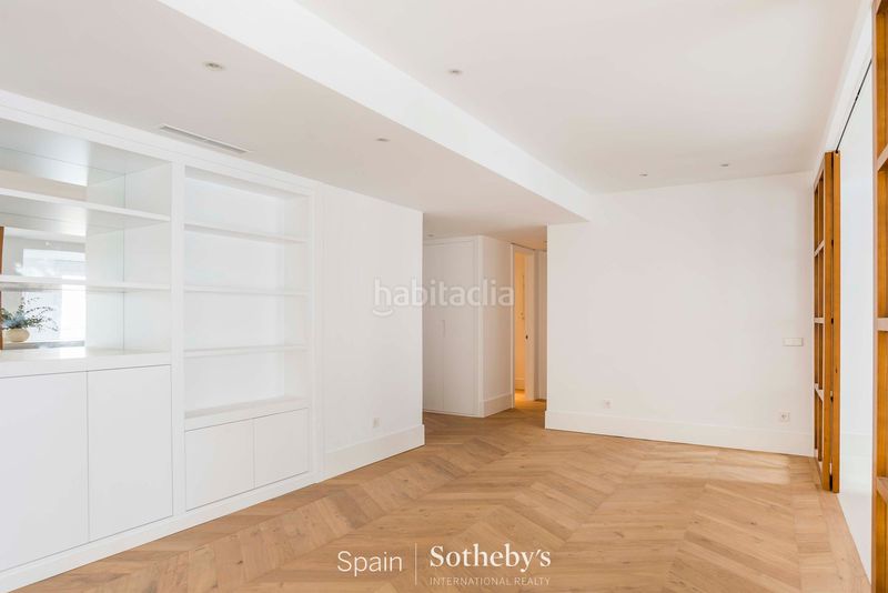 Foto 60a479f7-3e36-4403-928a-f06ab46e5f20. Apartament amb calefacció aparcament a Jerónimos Madrid