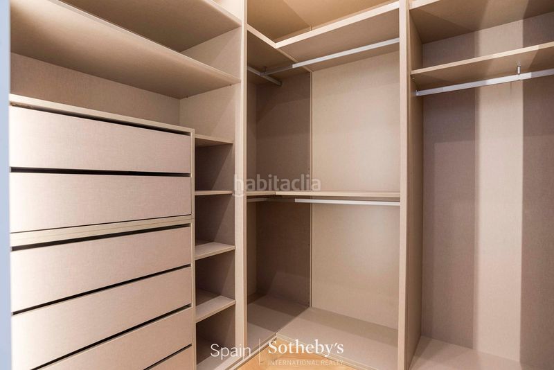 Foto c5a13a4f-0645-4b74-b97f-0026fa4b840b. Apartament amb calefacció aparcament a Jerónimos Madrid