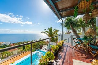 Casa  Calle caracas. Villa moderna con piscina infinita en santa �rsula, tenerife nor