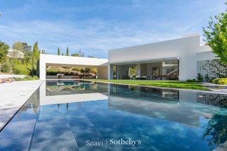 Maison à Somosaguas. Espectacular villa independiente con piscina en somosaguas, pozu