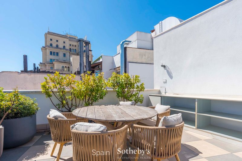 Foto 3da3a6a3-d413-4850-9964-acb9870a1600. Apartament amb calefacció piscina a Cortes-Huertas Madrid