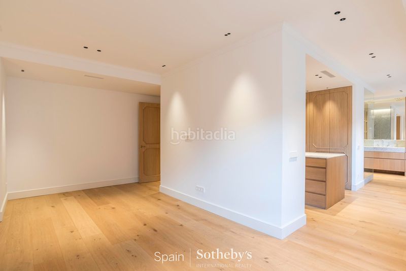 Foto 0ebace12-2986-41c3-9ace-b2d35c1fce6c. Apartament amb calefacció aparcament a El Viso Madrid