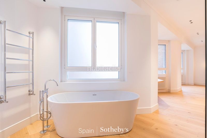 Foto 3aee90b2-9051-44a7-af93-d9caf927f14b. Apartament amb calefacció aparcament a El Viso Madrid